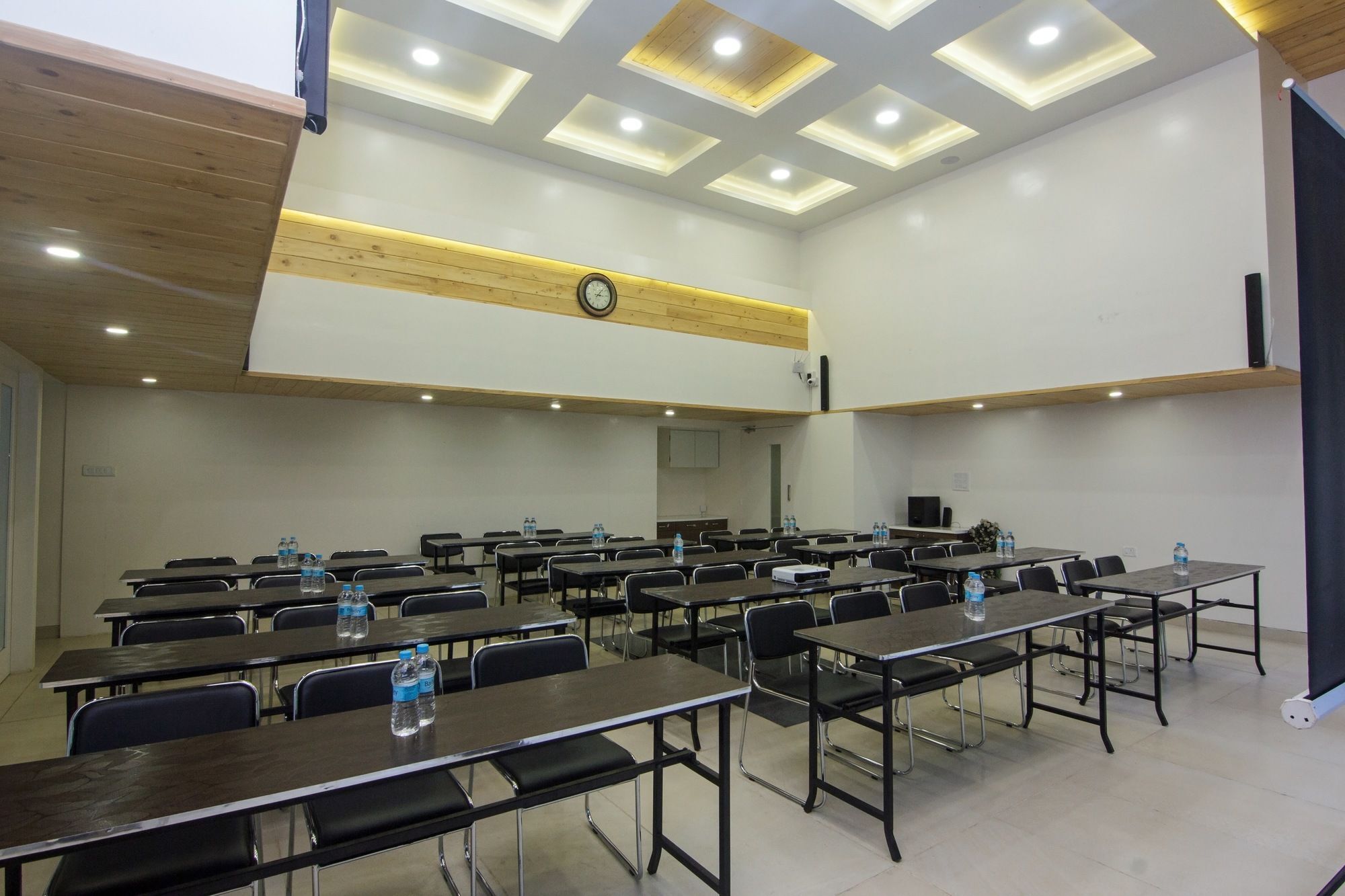 Oyo 9806 Hotel Arvi โลนาวาลา ภายนอก รูปภาพ